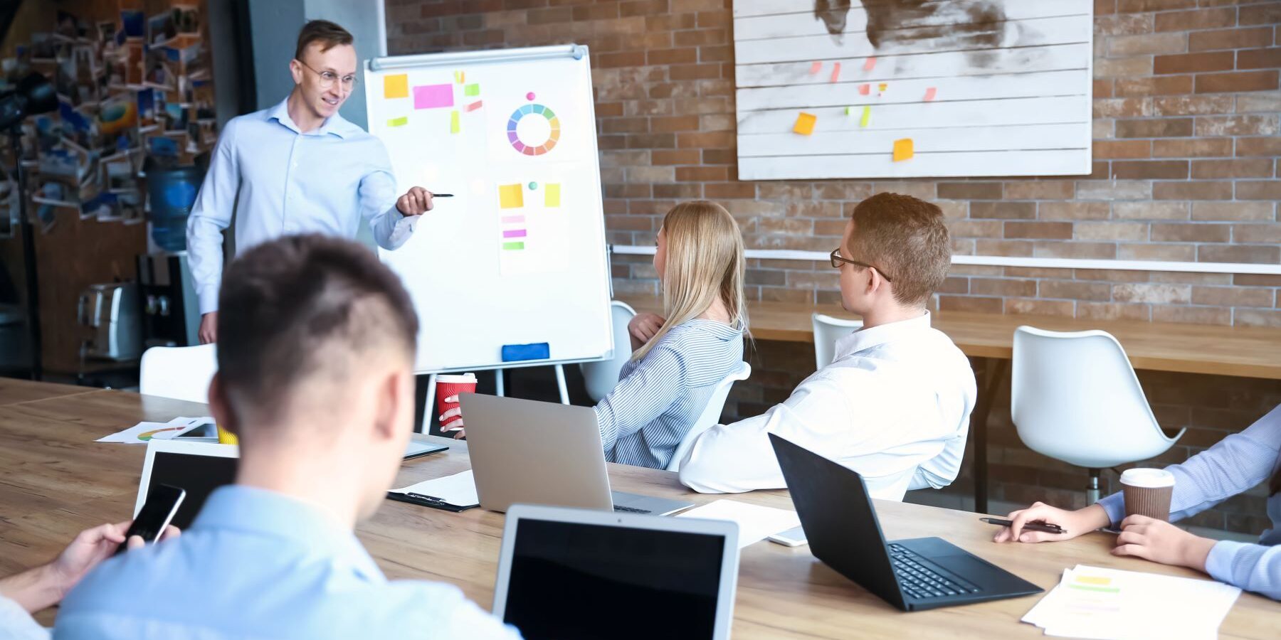 Führungskräftetrainings mit Wirkung und Nutzen für die Praxis – aktuelle Präsenz- und Online-Kurse